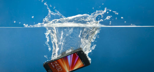 Что делать, если ваш телефон упал в воду?